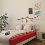 Gaia Astoria Hostel *