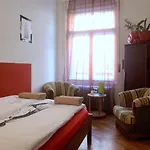 Gaia Astoria Hostel *