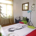 Gaia Astoria Hostel *