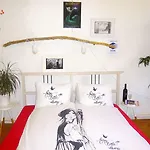 Gaia Astoria Hostel *