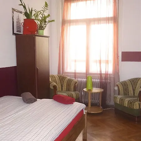 Gaia Astoria Хостел
