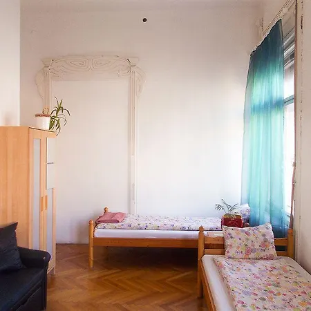 Hostel Gaia Astoria *