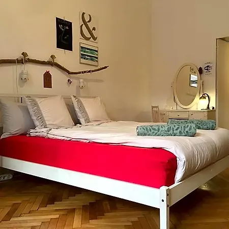 Gaia Astoria אכסניה *