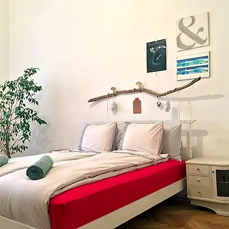 Gaia Astoria אכסניה *
