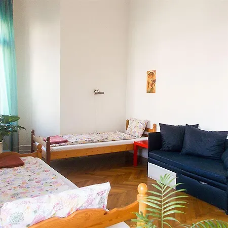 Gaia Astoria Hostel *