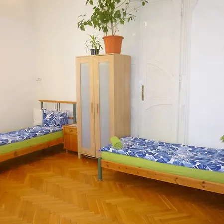 Hostel Gaia Astoria *