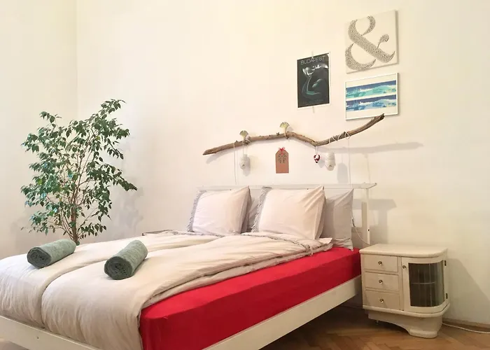 Gaia Astoria Hostel *