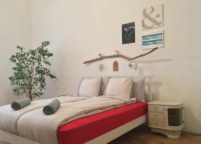Gaia Astoria Hostel *