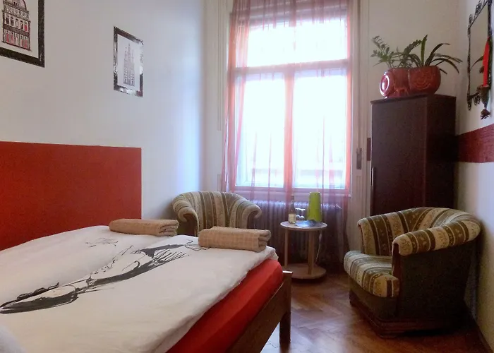 Gaia Astoria Hostel *