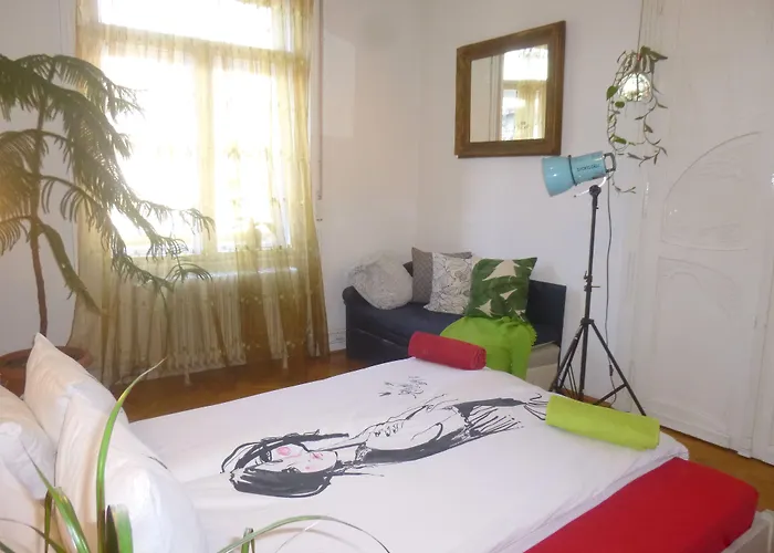 Gaia Astoria Hostel *