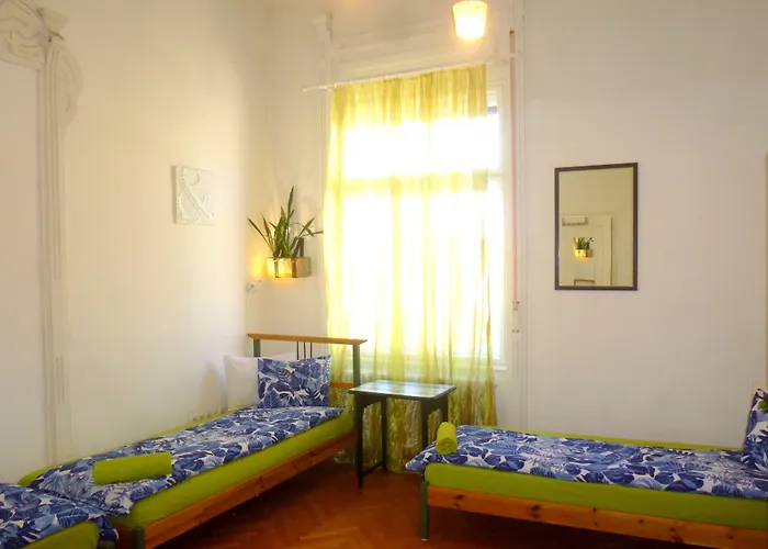 Gaia Astoria Hostel *