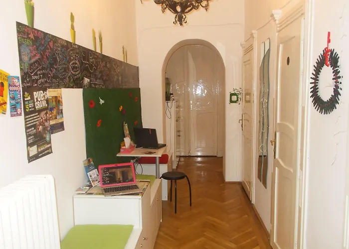 Gaia Astoria Hostel *