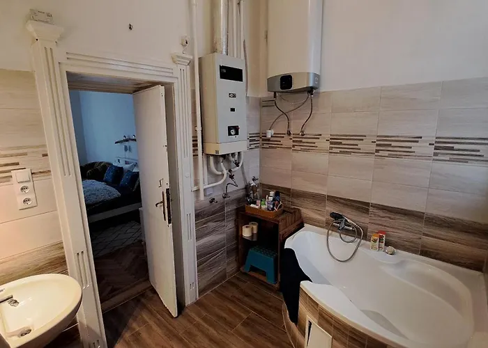 Gaia Astoria Hostel *
