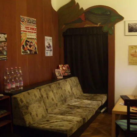 Gaia Astoria Hostel *
