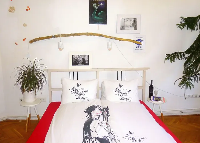 Gaia Astoria Hostel *