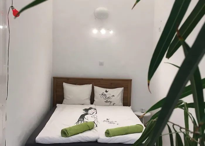 Gaia Astoria Hostel *